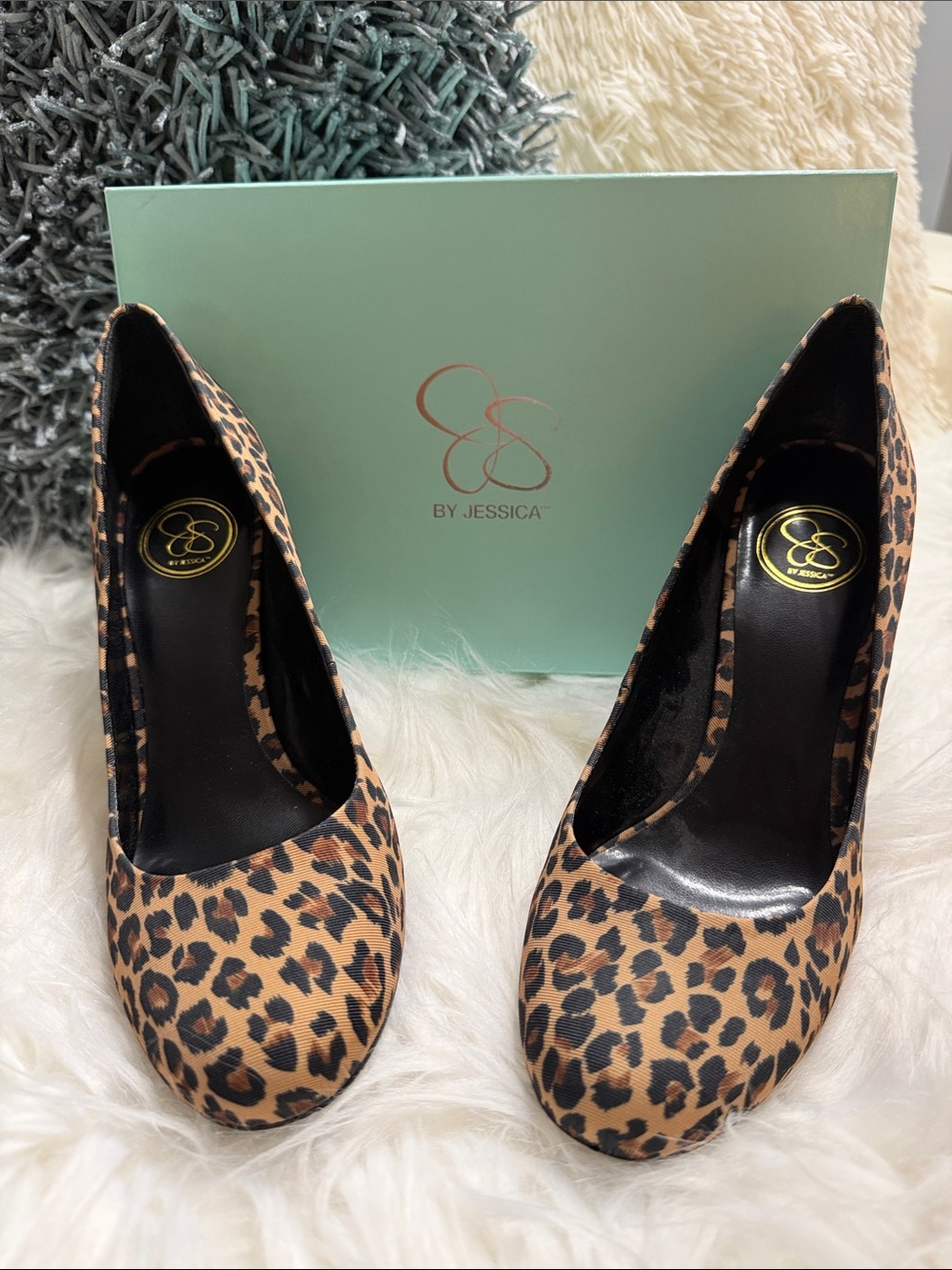 Jessica Simpson JP-OSCAR Leopard Print Pointed Toe Pumps - Size 10W